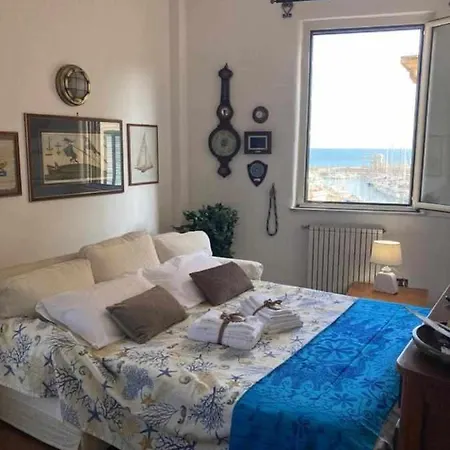 Lägenhet La Terrazza Sul Borgo Nettuno