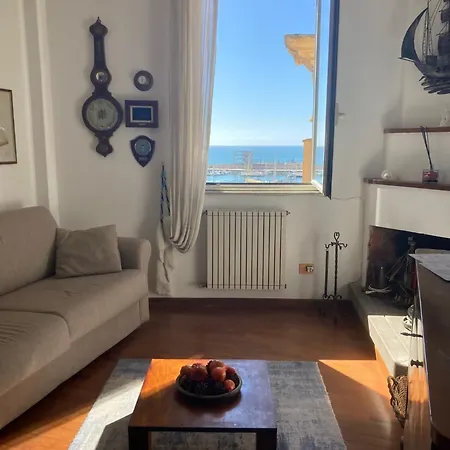 Lägenhet La Terrazza Sul Borgo *
